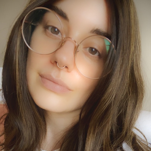 Meet your posher, Samantha - Picture 5 of 5